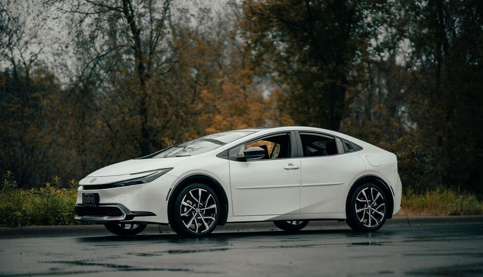 Mastering the Art of Hybrid Driving: Tips and Tricks for 2026